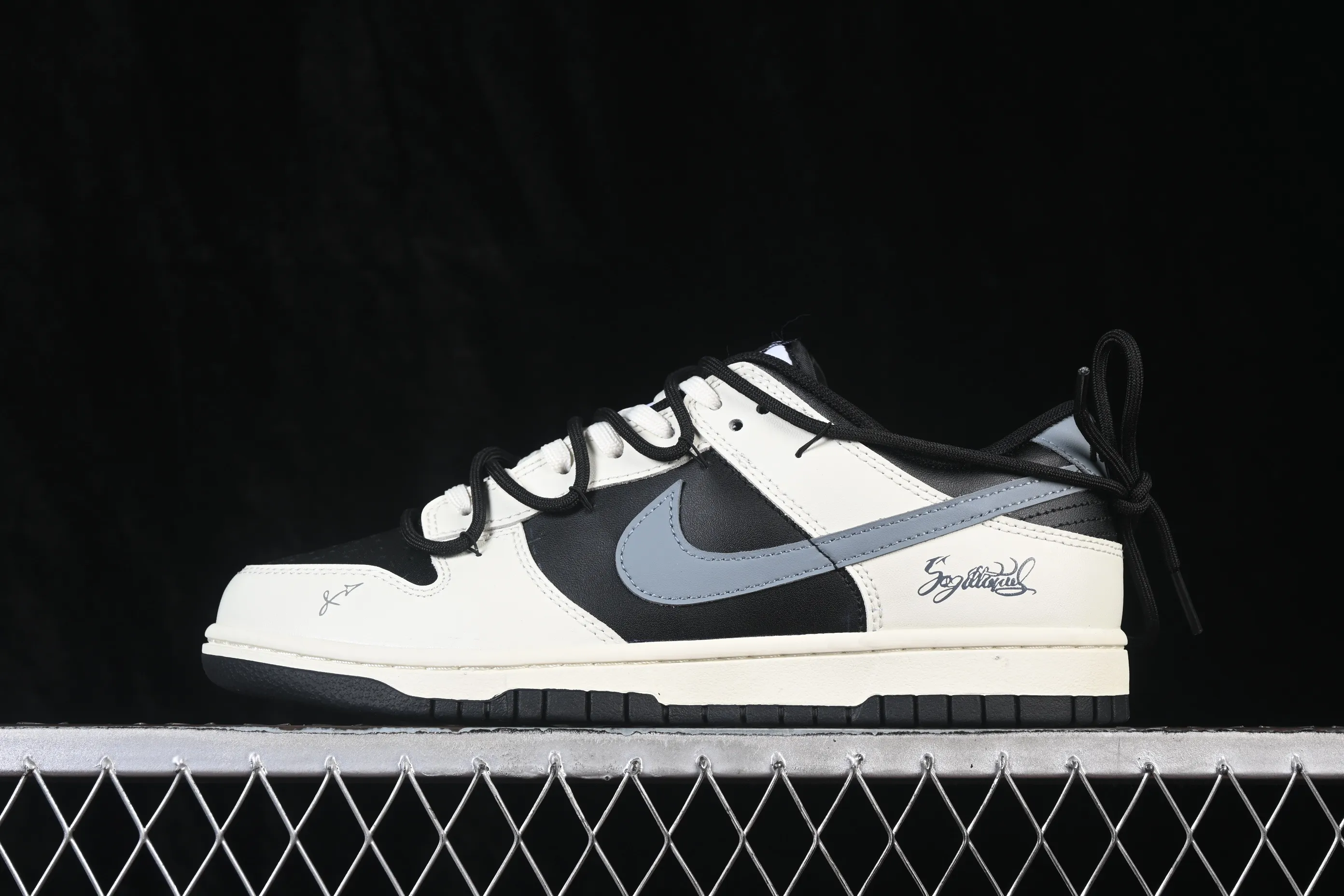 All categories Nk SB Dunk Series Nk SB Dunk Low High-end customized low-top sneakers Nike SB Dunk Low straps Anniversary high-end customized low-top casual sneakers HF5441-100
